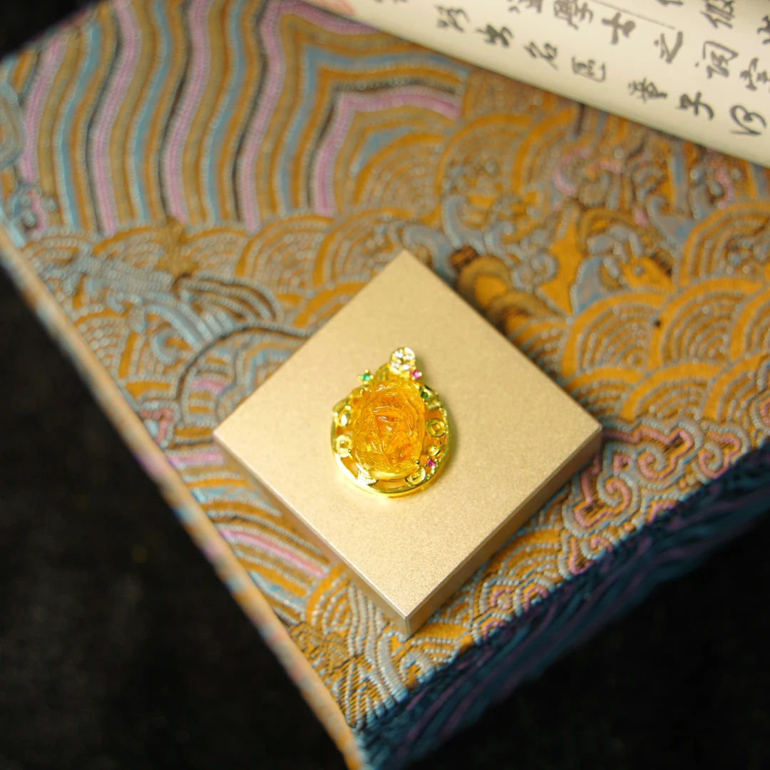 天然珠宝A02385琥珀金珀老型珠吊坠 多样性发一