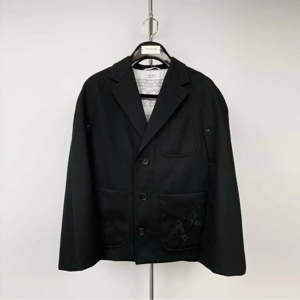 99新 THOMBROWNE 003018 葬礼系列鲸鱼刺绣披风外套 0码原价1w+