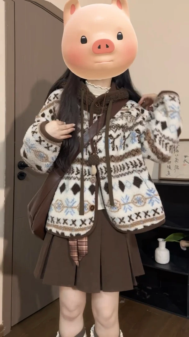 2025秋冬新款费尔岛毛茸茸连帽保暖外套女搭配百褶短裙气质两件套