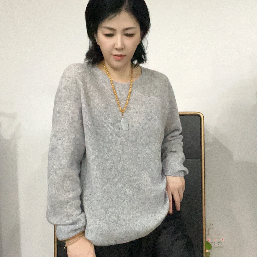 2025 秋冬季宽松羊绒桑蚕丝针织衫女纯色厚款时尚上衣圆领毛衣