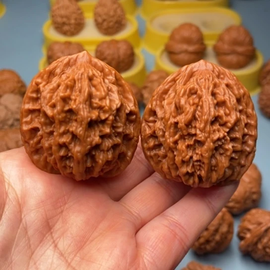 文玩核桃吊坠虎头全品 精对 41.5  44.9克