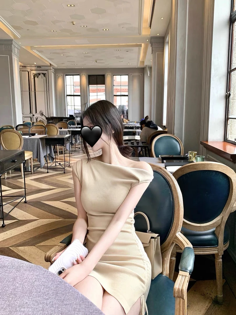 半熟恋人 温柔气质抽绳斜肩连衣裙女气质收腰显瘦修身包臀短裙