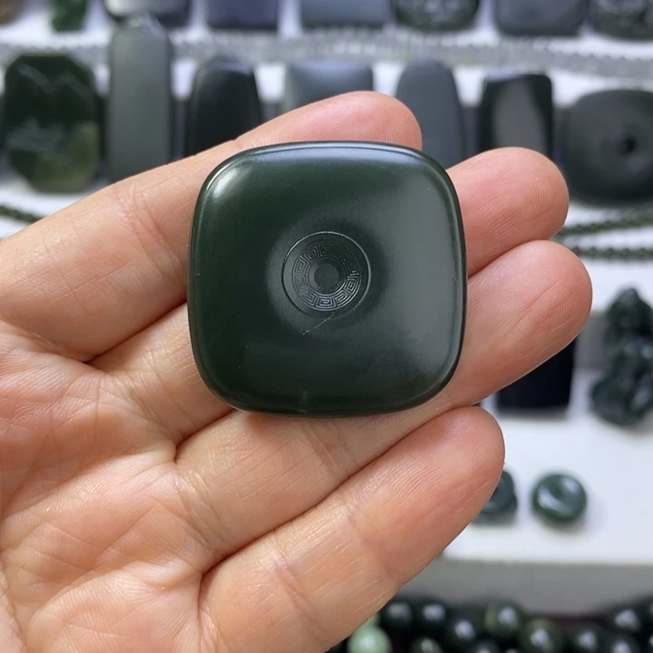 和田玉（青玉）未镶嵌珠宝奇石