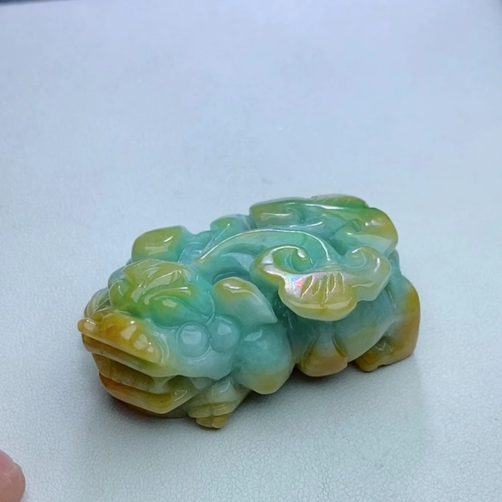 翡翠未镶嵌颈饰貔貅