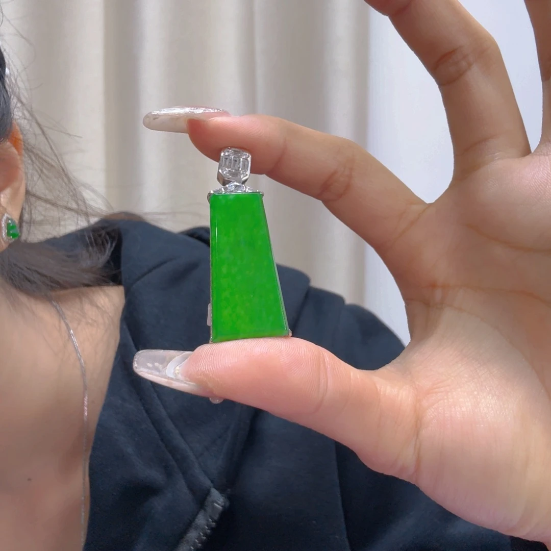 翡翠吊坠(不含链)未镶嵌飞*儿