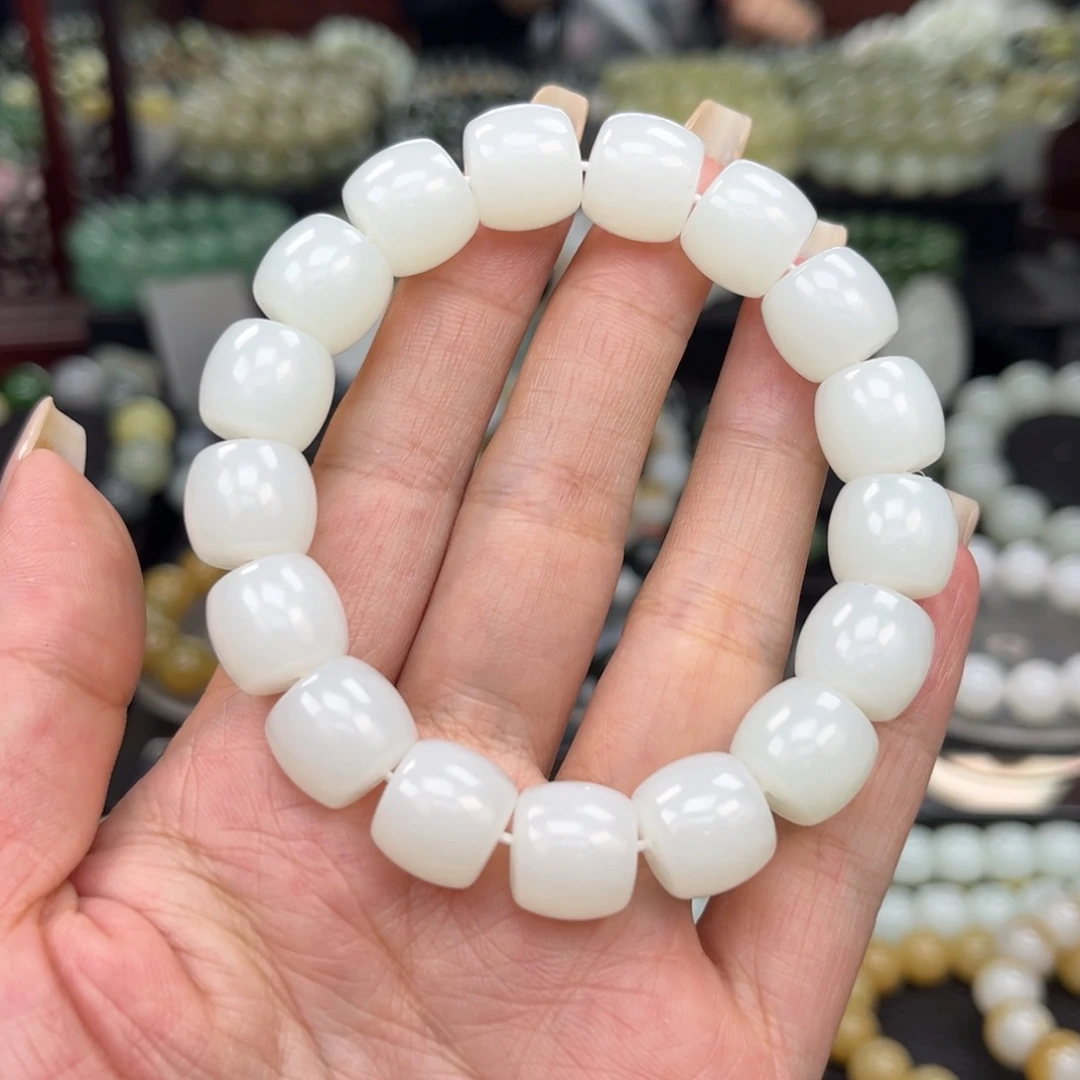 和田玉手串未镶嵌摆**人