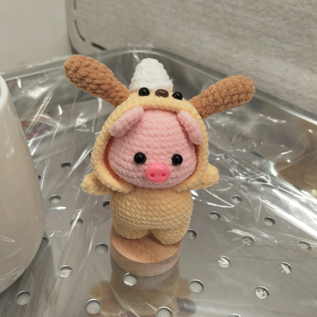 我有一个帽衫帕恰狗小猪，手工钩织成品玩偶，挂件，摆件