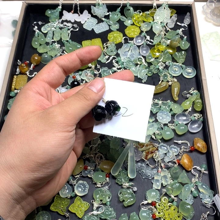 阳***天蛇纹石玉合金耳钉