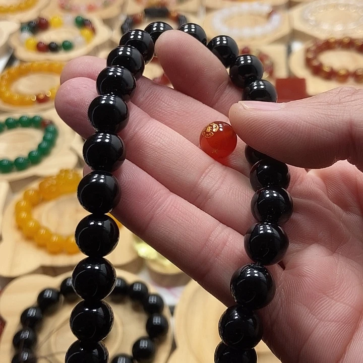 未镶嵌黑曜岩手链向****笑