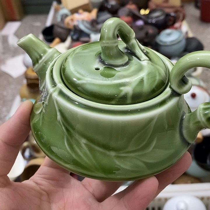 陶瓷艺术品及陶瓷壶壶