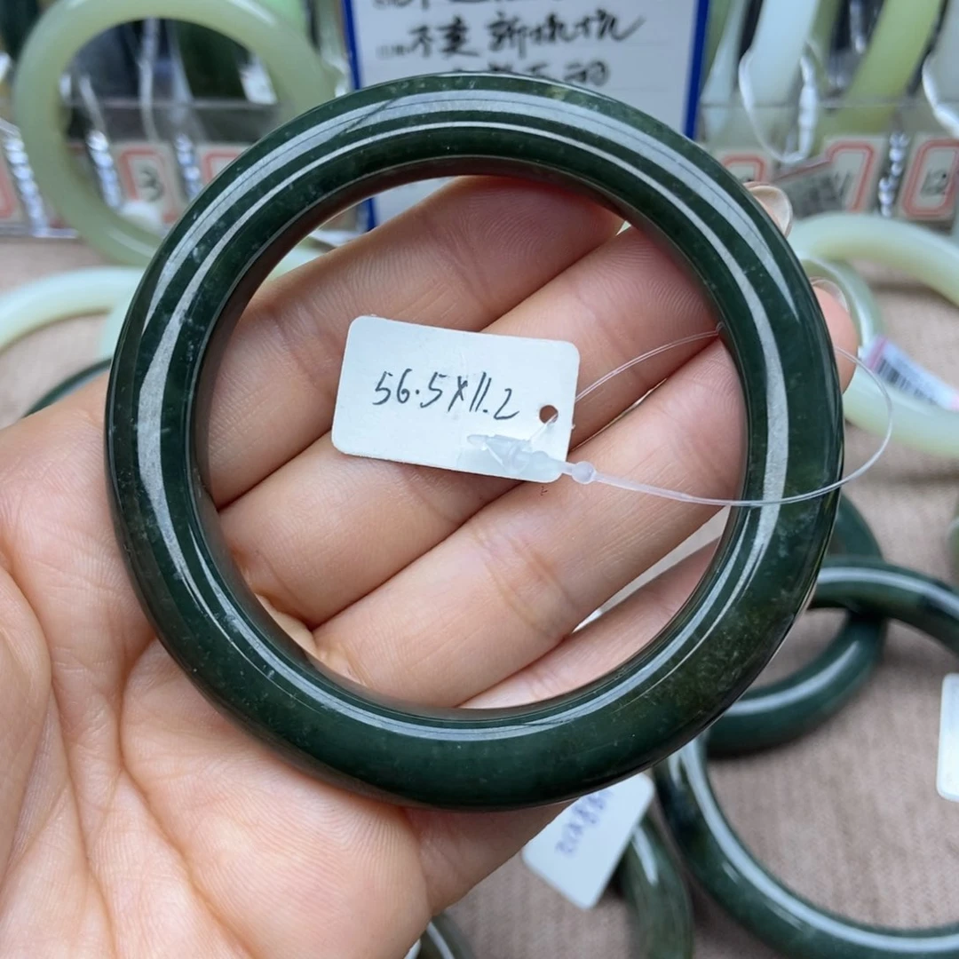 和田玉手镯未镶嵌光*