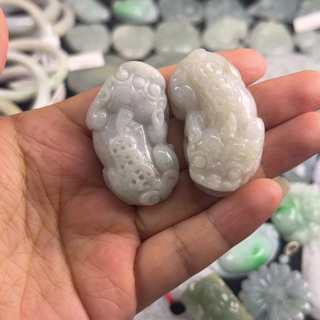 翡翠未镶嵌吊坠(不含链)瑕疵