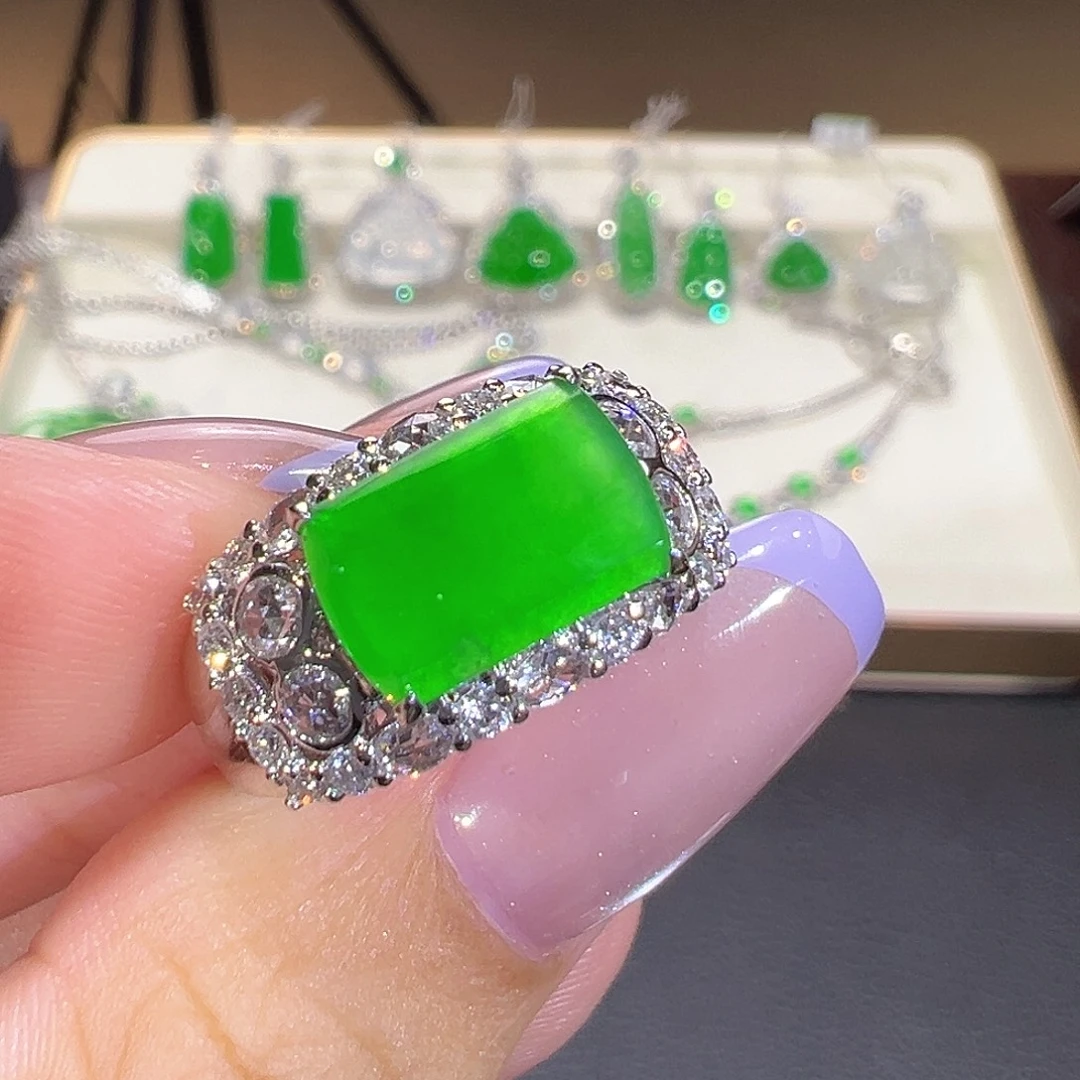 翡翠18K金镶嵌戒指翡翠