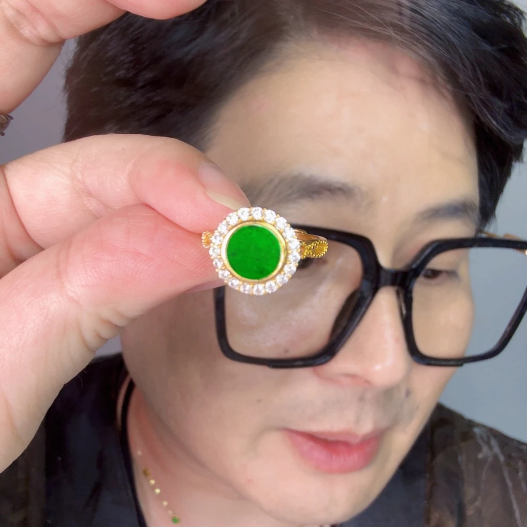 颈饰未镶嵌翡翠一件