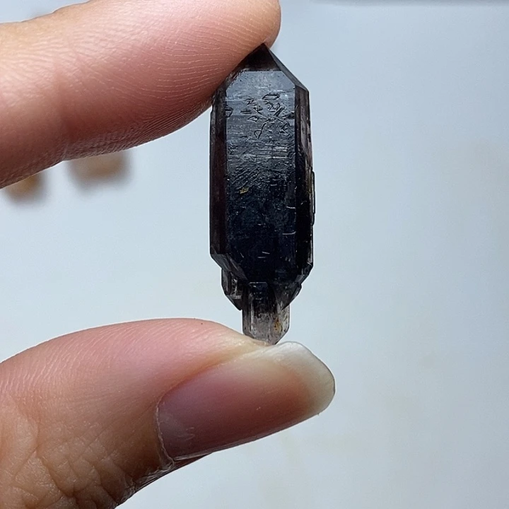 未镶嵌颈饰水晶黑闪灵原矿