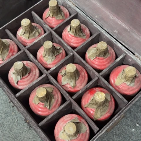 盘子瓶子手工手绘