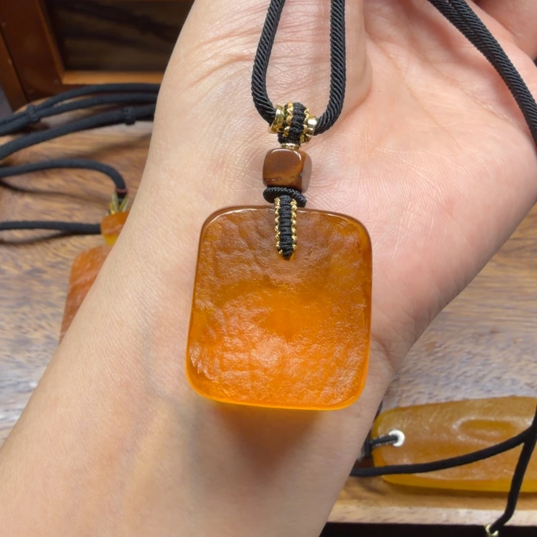 琥珀未镶嵌吊坠(赠链)