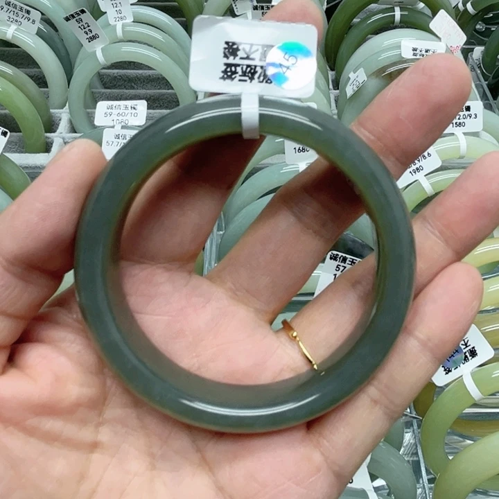 未镶嵌手镯和田玉（糖玉）