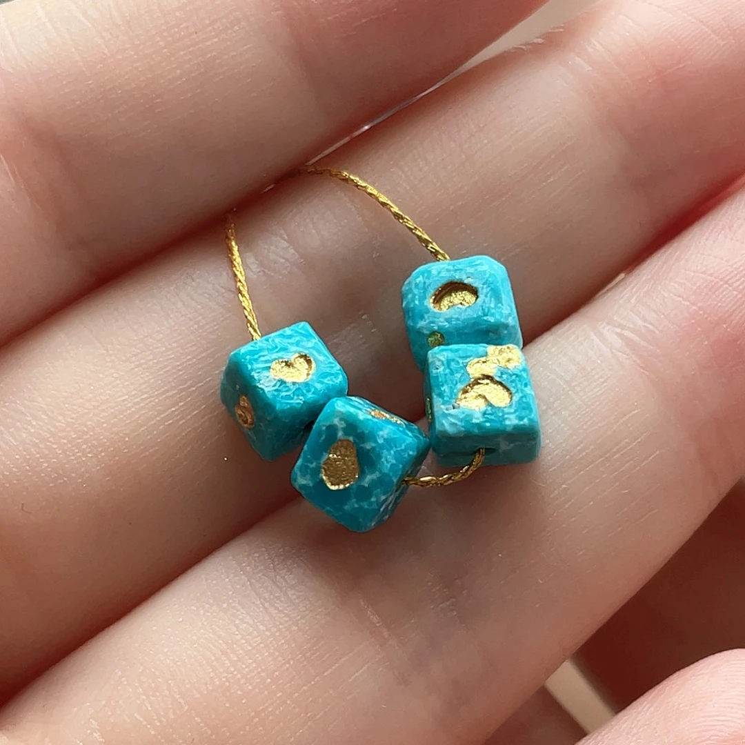 未镶嵌绿松石颈饰