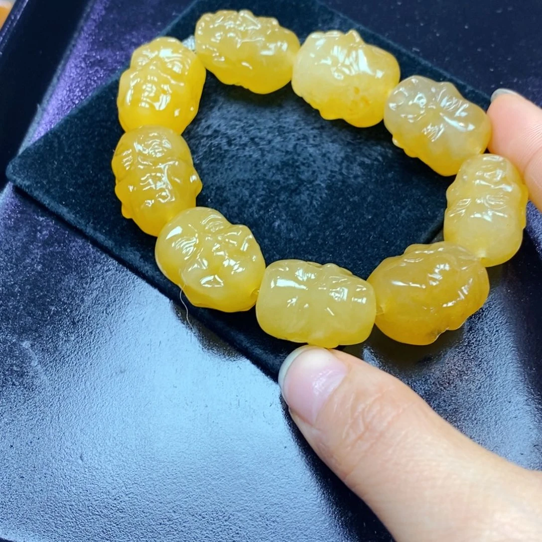 未镶嵌石英质玉（黄龙玉）颈饰