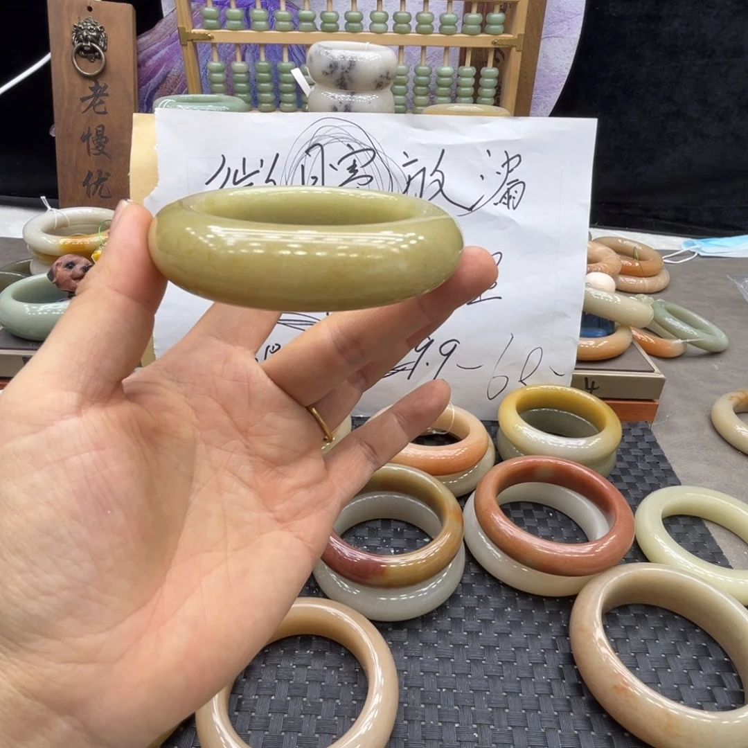 拾***悦石英质玉未镶嵌手镯