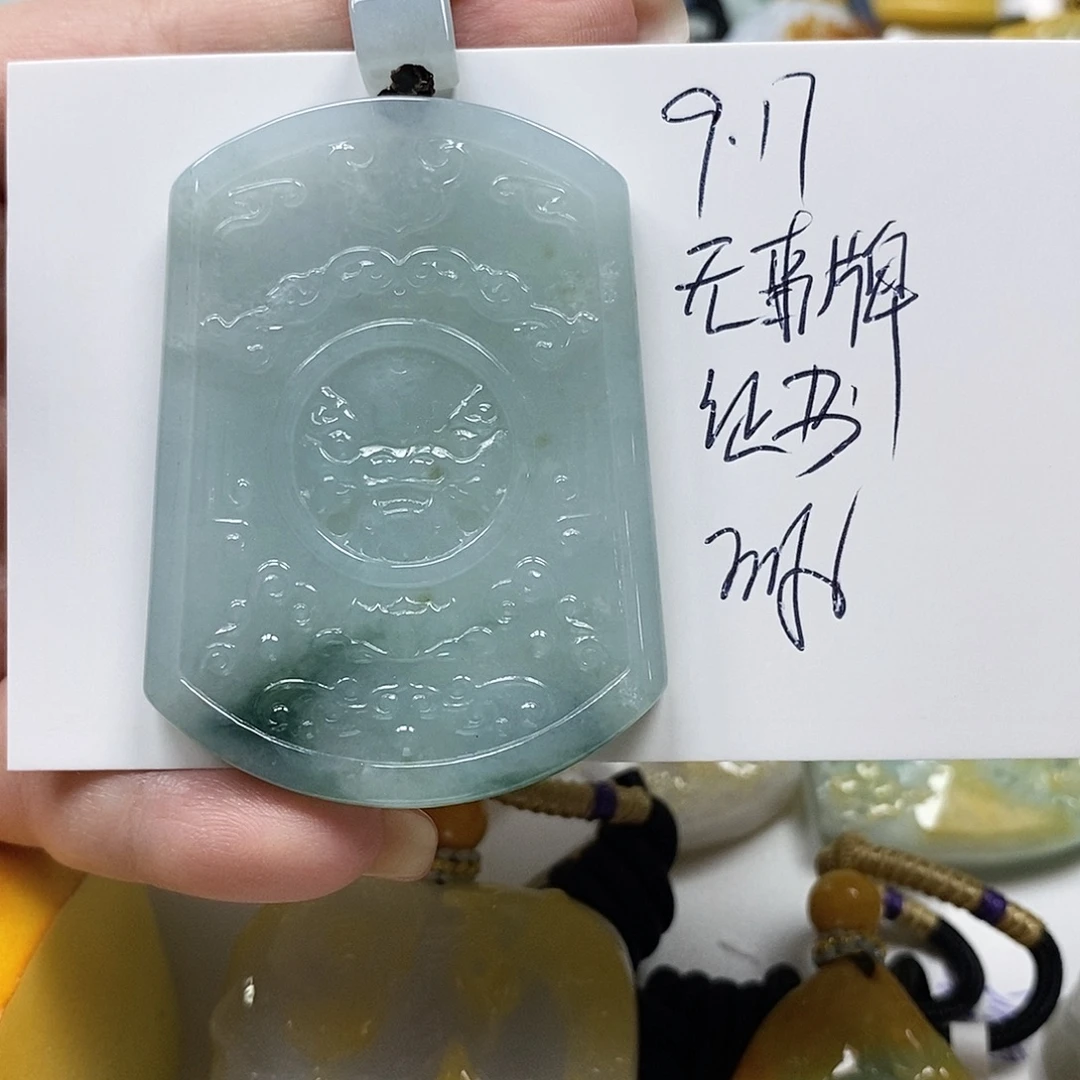 徐***生颈饰未镶嵌翡翠翡翠