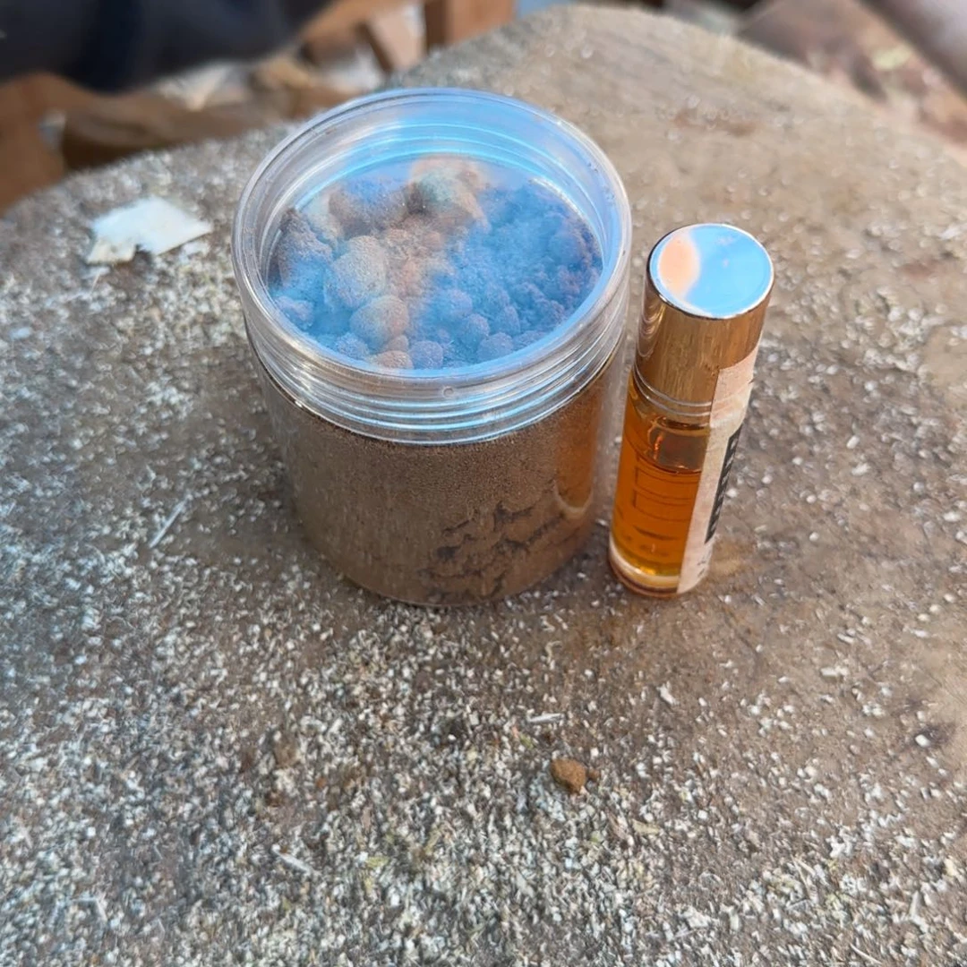 树脂制品香粉+精油礼包