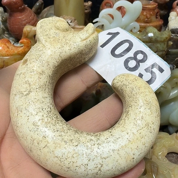 透闪石-蛇纹石玉未镶嵌颈饰