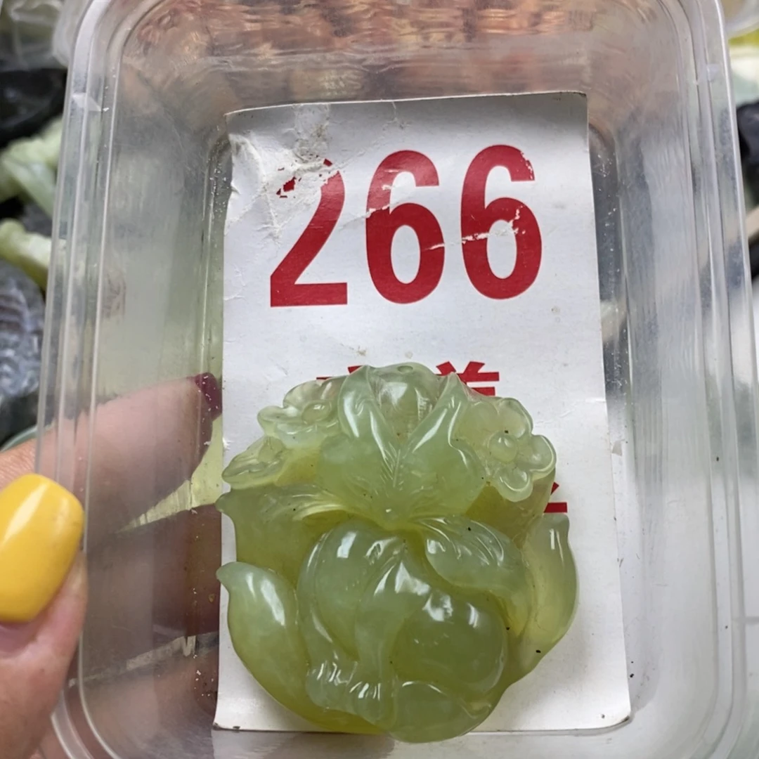 蛇纹石玉未镶嵌挂坠
