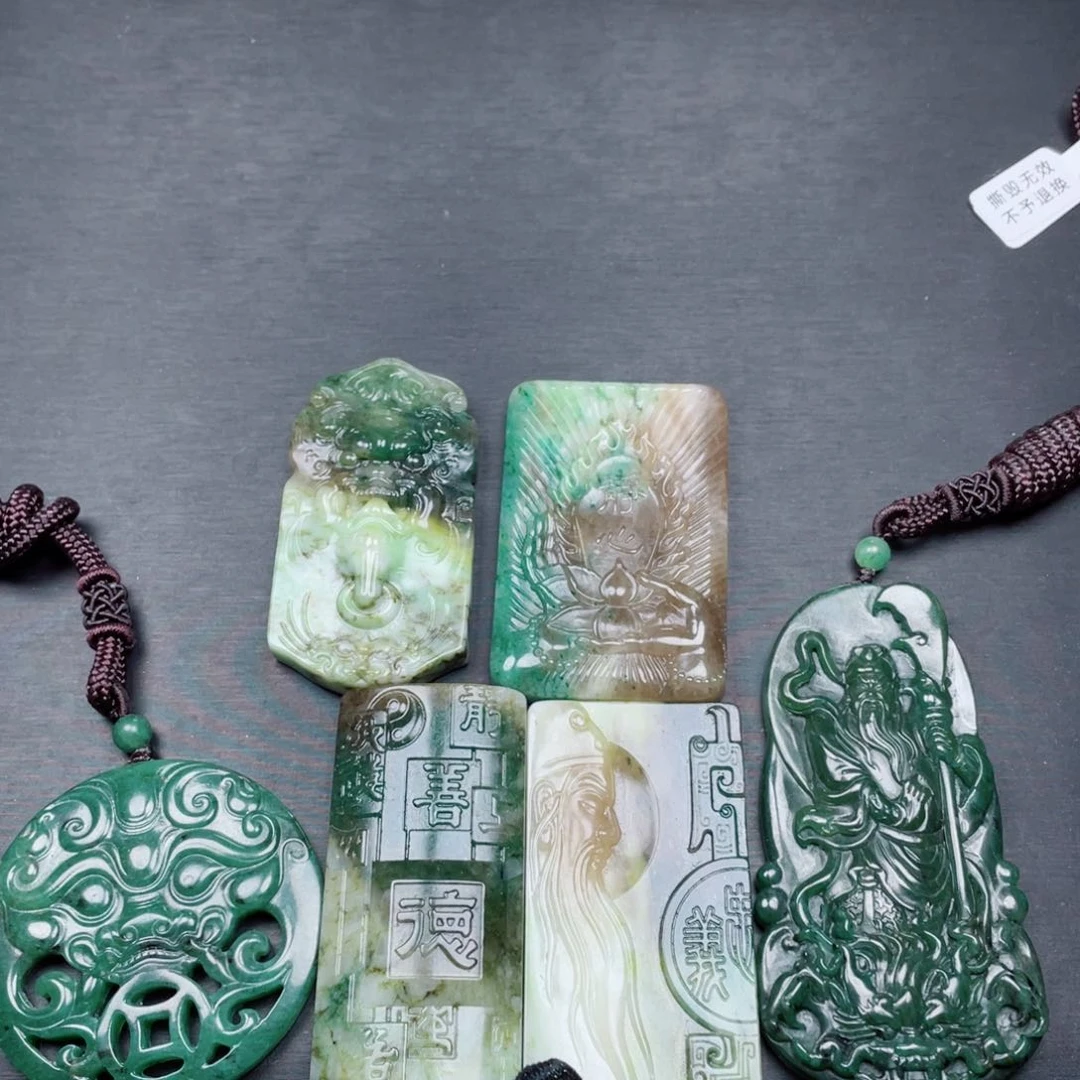 独山玉未镶嵌颈饰山*经