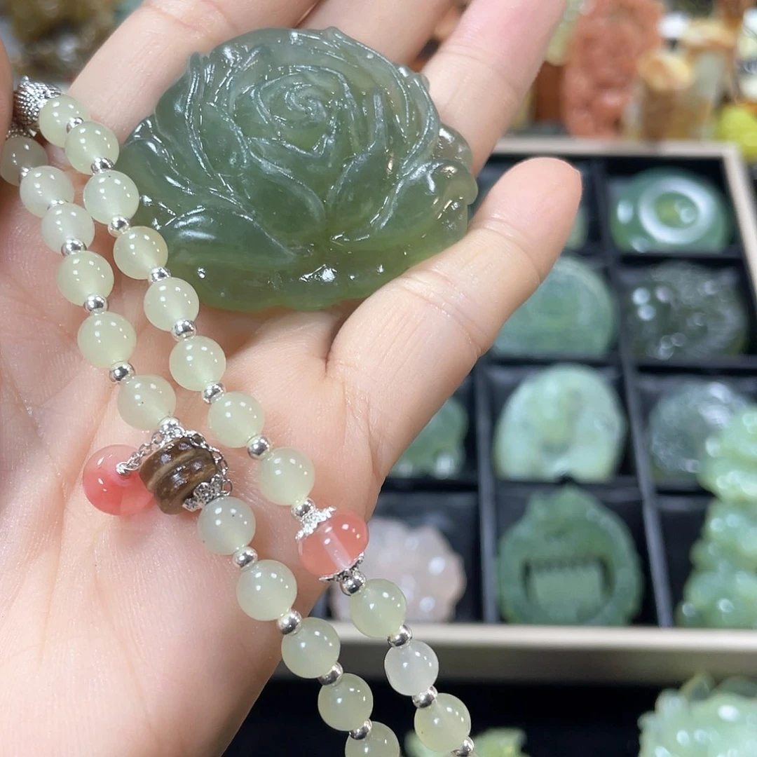 蛇纹石玉颈饰未镶嵌