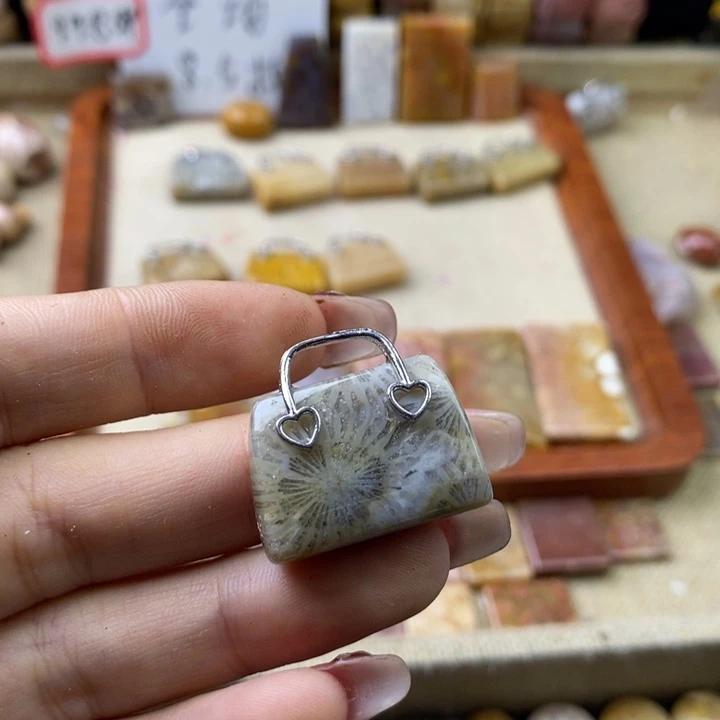 石英岩玉合金颈饰