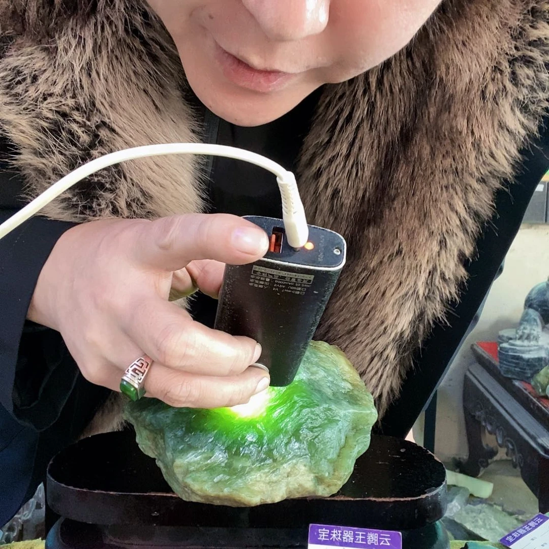 蛇纹石玉未镶嵌珠宝奇石