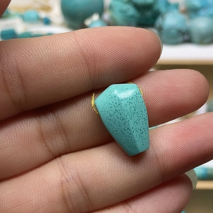 未镶嵌绿松石颈饰