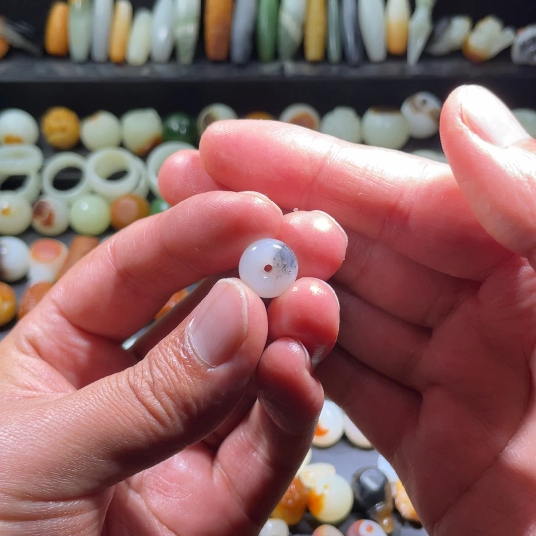 和田玉颈饰未镶嵌小**生