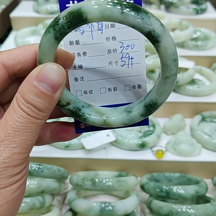 透闪石-蛇纹石玉手镯未镶嵌雪*