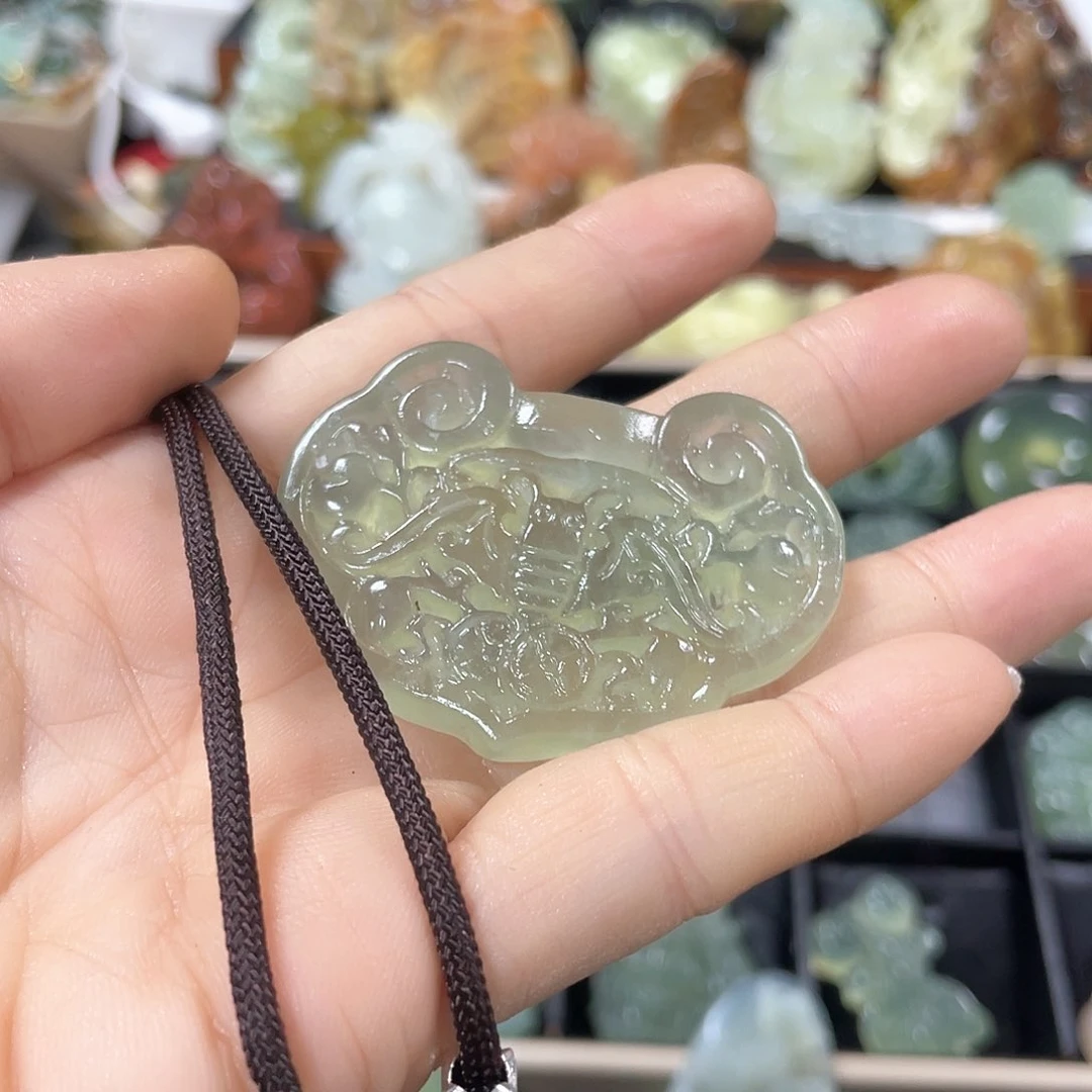 蛇纹石玉颈饰未镶嵌