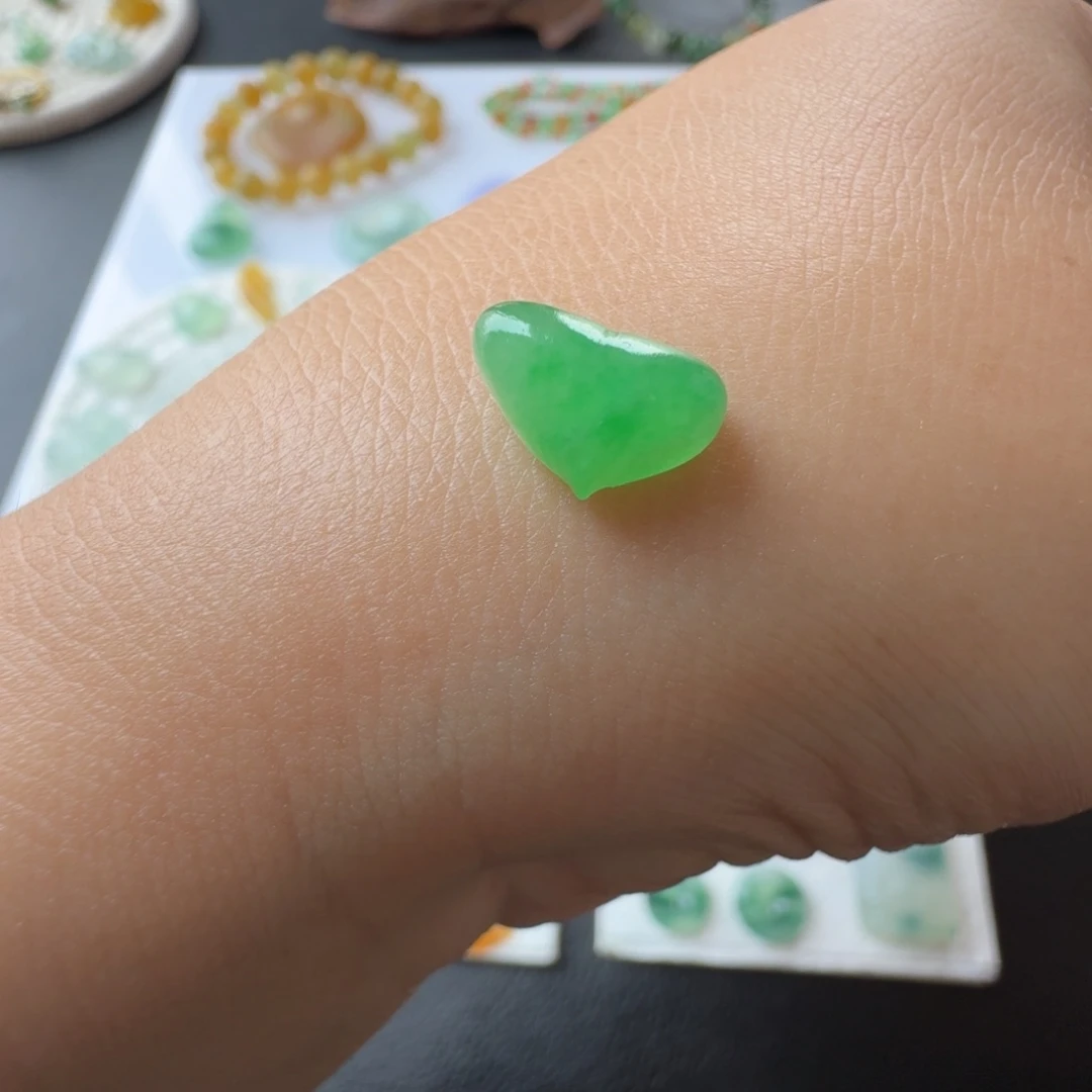定制翡翠未镶嵌冰绿爱心