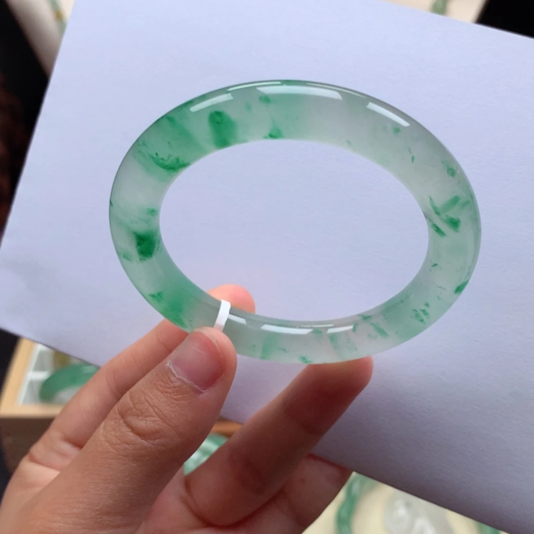 【闪购商品】未镶嵌手镯石英质玉