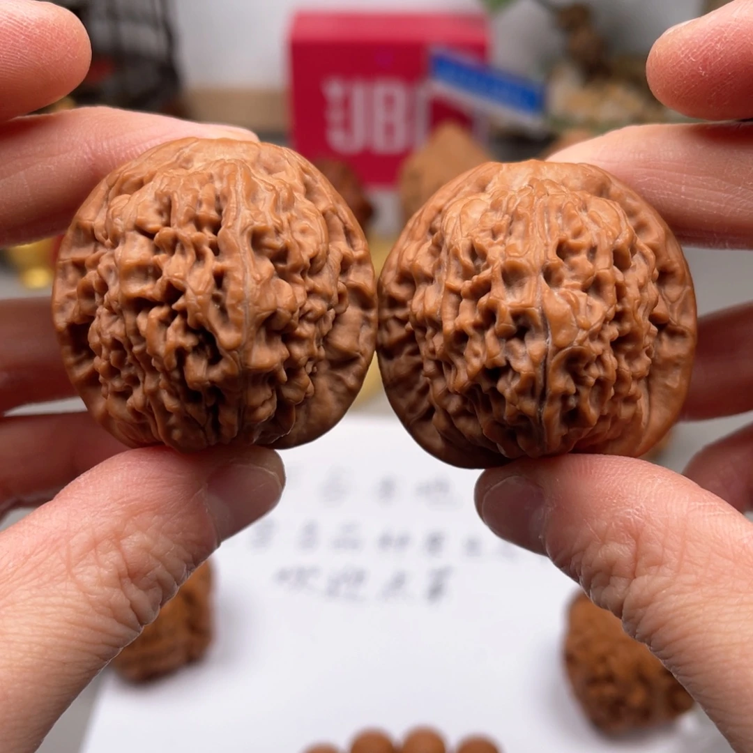 文玩核桃吊坠莲花