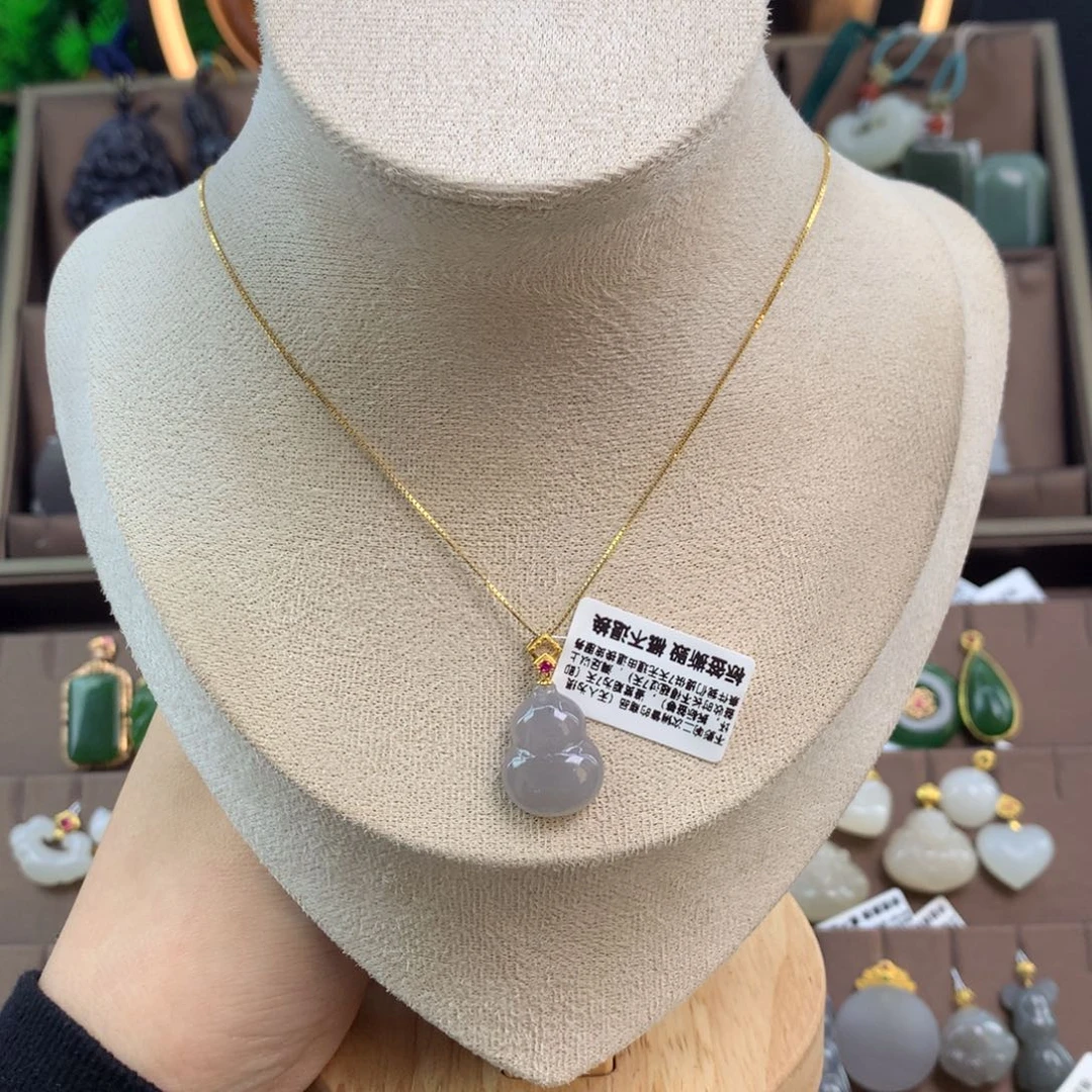 和田玉吊坠18K金镶嵌