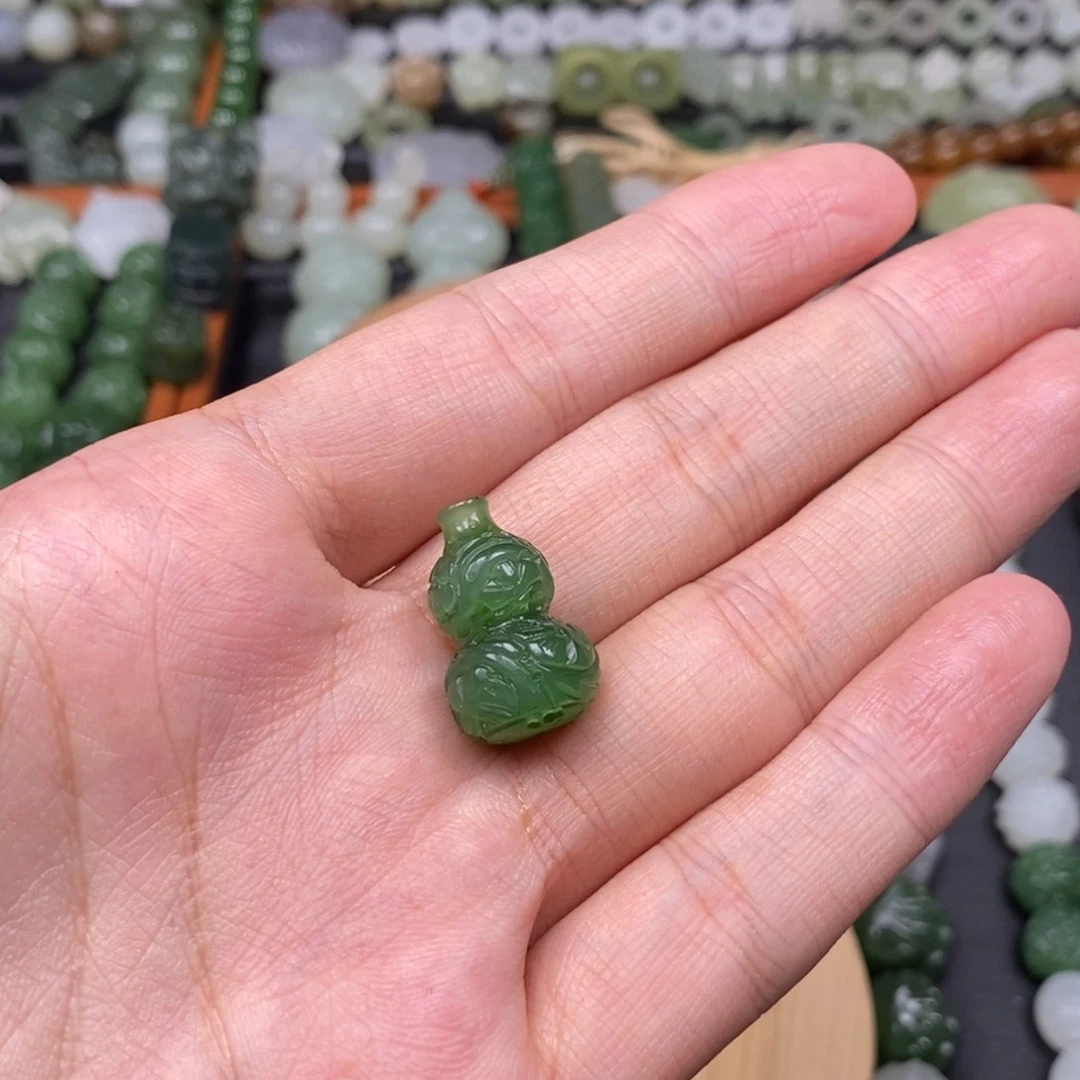 旺****和田玉未镶嵌颈饰