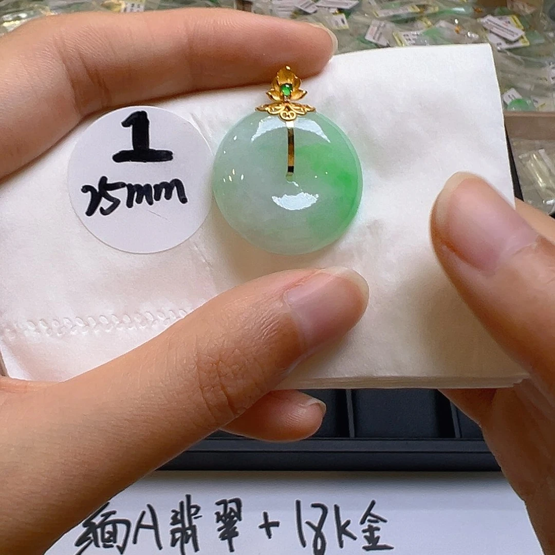 翡翠18K金镶嵌颈饰翡翠