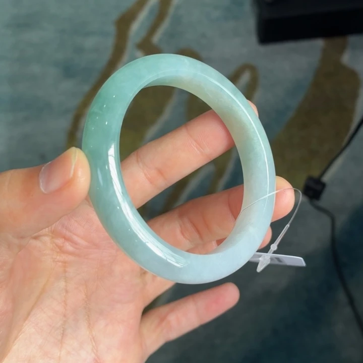 翡翠手镯未镶嵌翡翠手镯