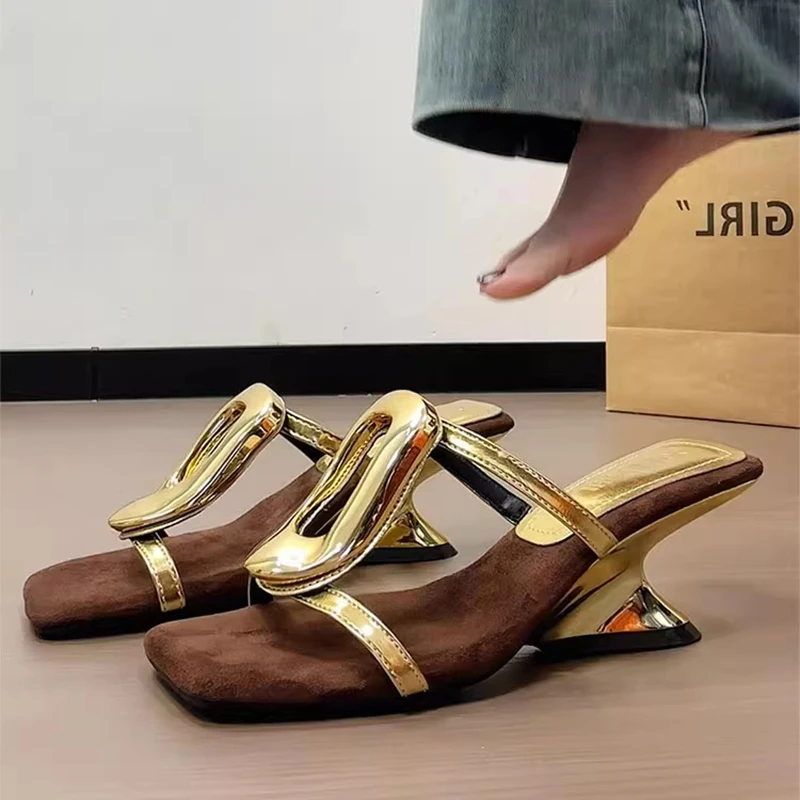 网红金属方扣小众方头坡跟露趾拖鞋女夏外穿2025新款高跟凉拖鞋子