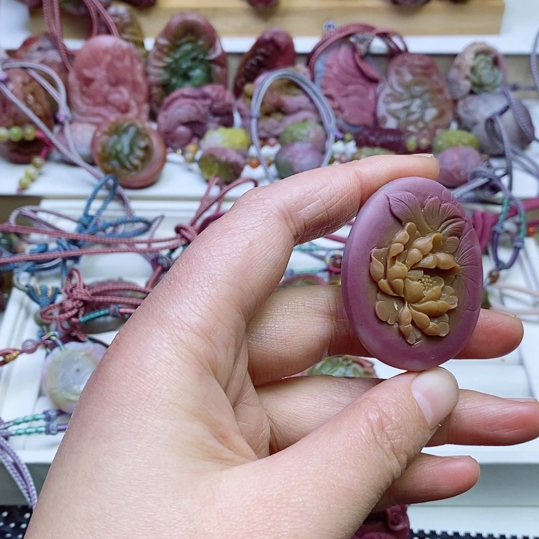 玛瑙/玉髓盐源玛瑙吊坠未镶嵌