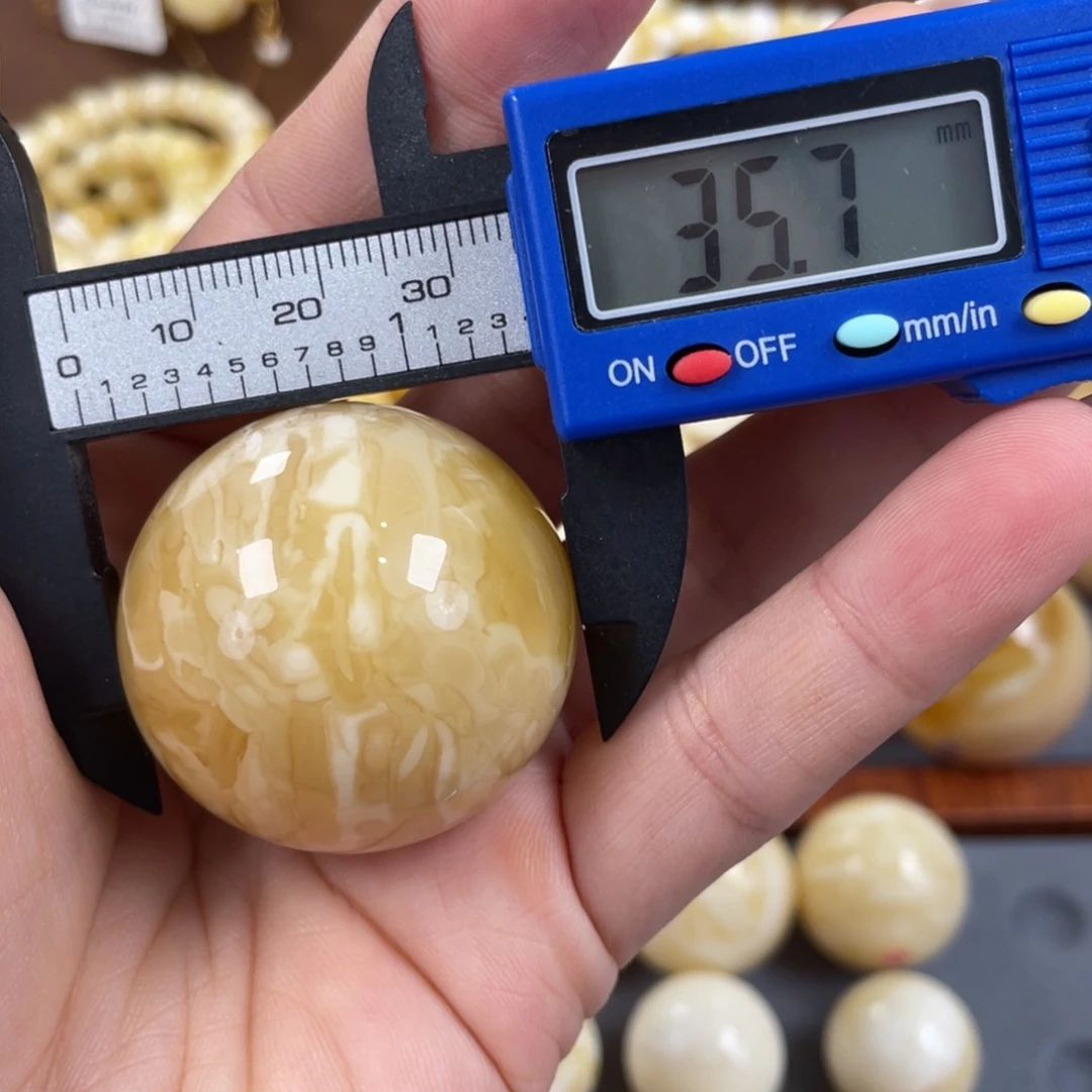 未镶嵌琥珀珠宝奇石