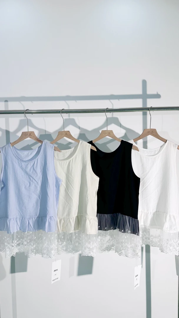 夏季气质圆领宽松型蕾丝荷叶边打底衫