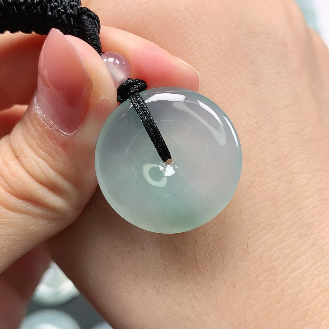 翡翠颈饰未镶嵌平安