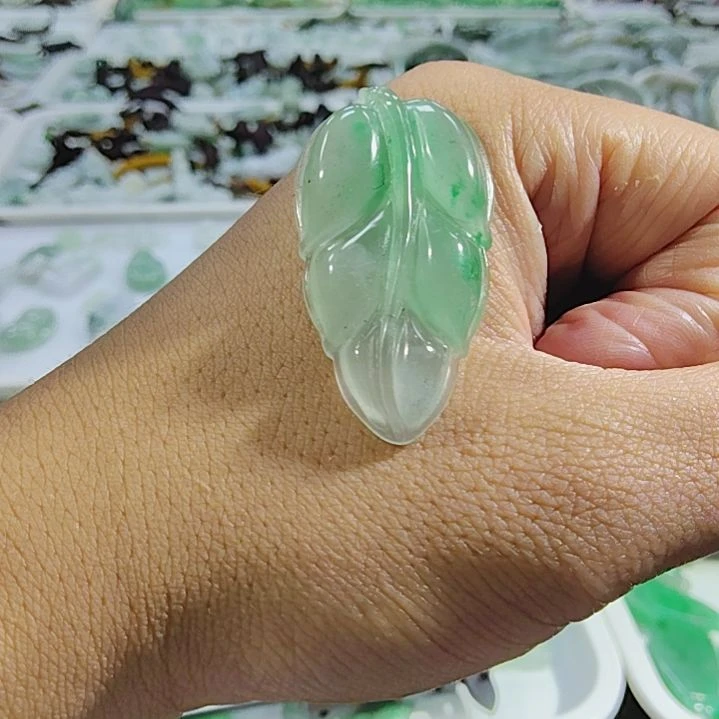 【闪购商品】翡翠未镶嵌颈饰